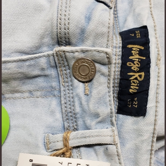 Light Wash High Rise Skinny Jeans - Picture 4 of 4